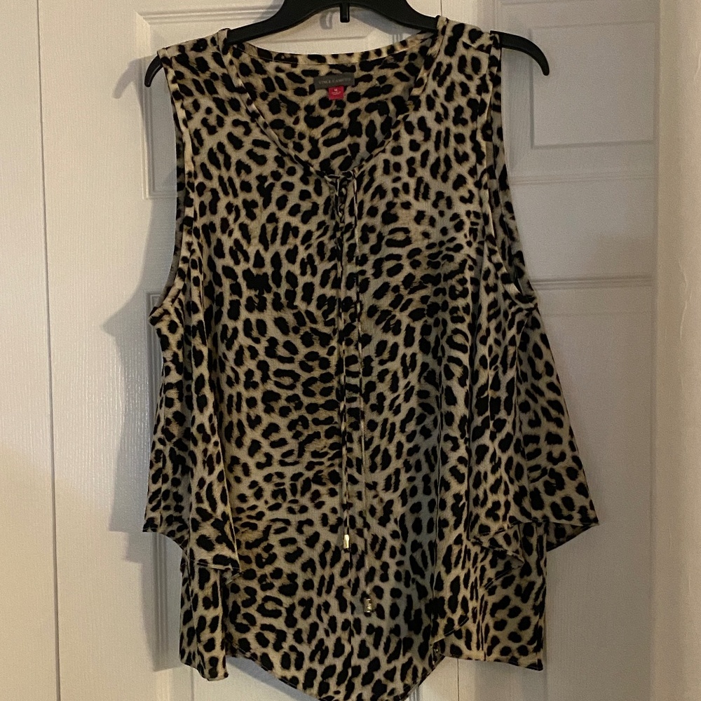 Vince Camuto print top